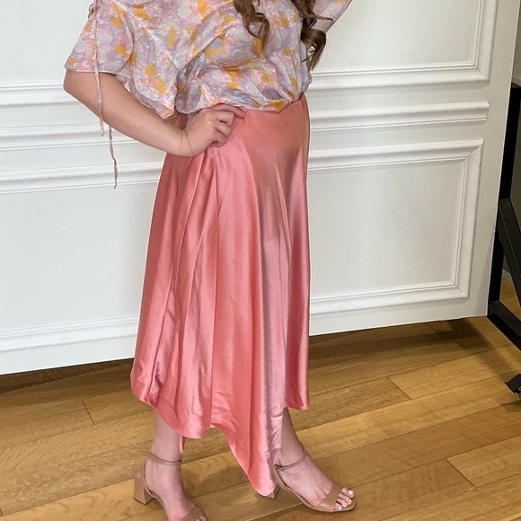 Alice + Olivia Elegant asymetrical Pink Satin Skirt - Picture 9 of 14